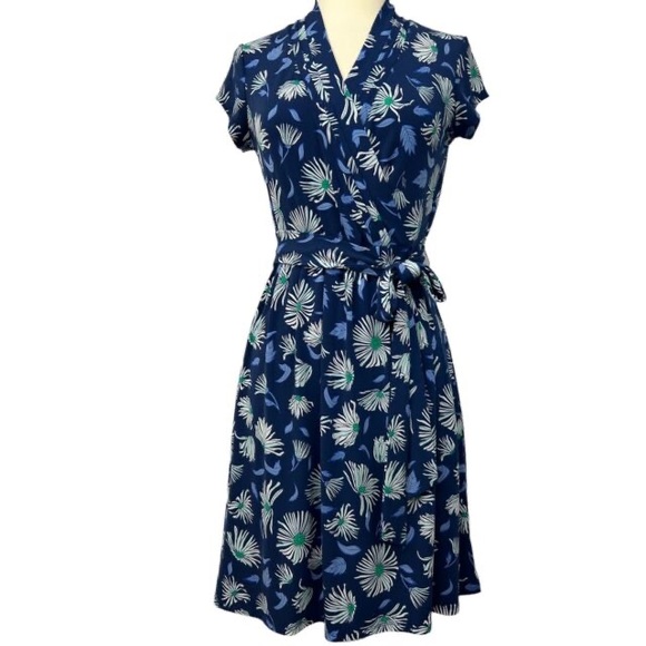 Liz Claiborne Dresses & Skirts - NO OFFERS PRICE FIRM Liz Claiborne Navy Floral Dress